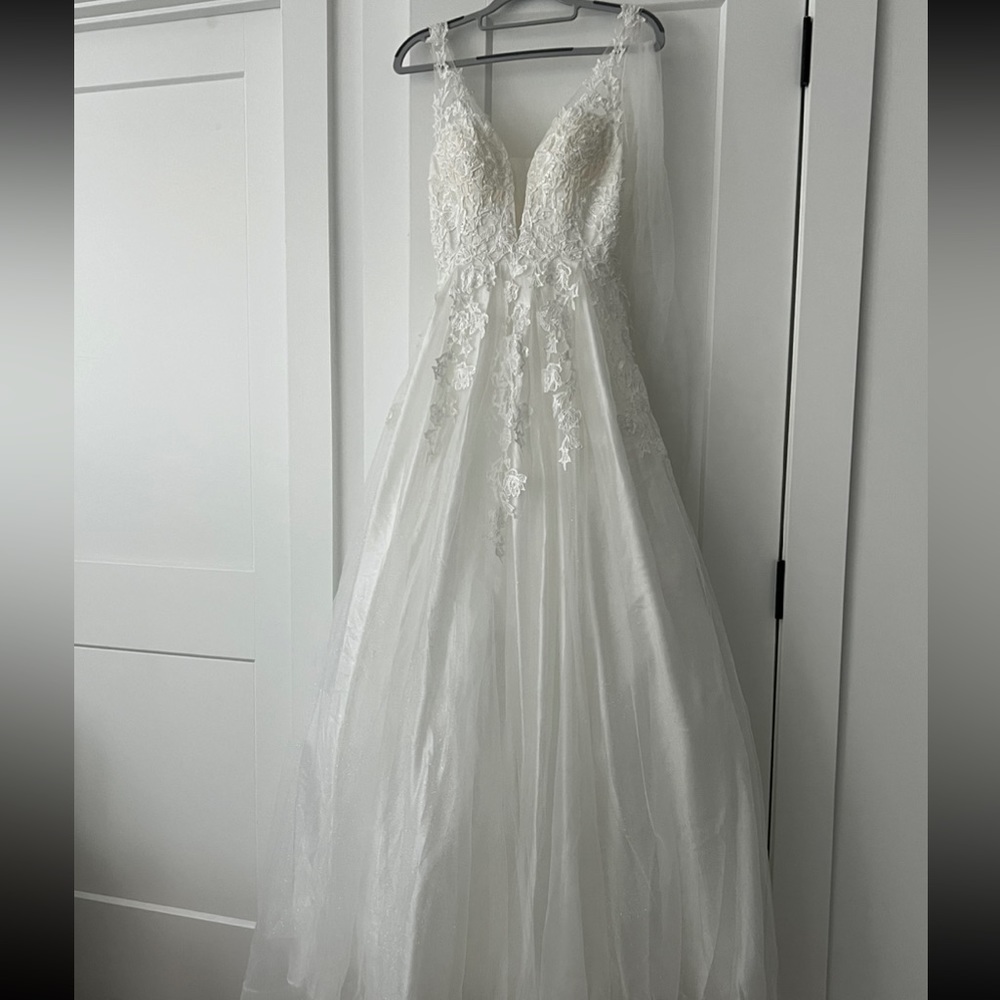 Wedding dress, size XS, Fiesta Fashion